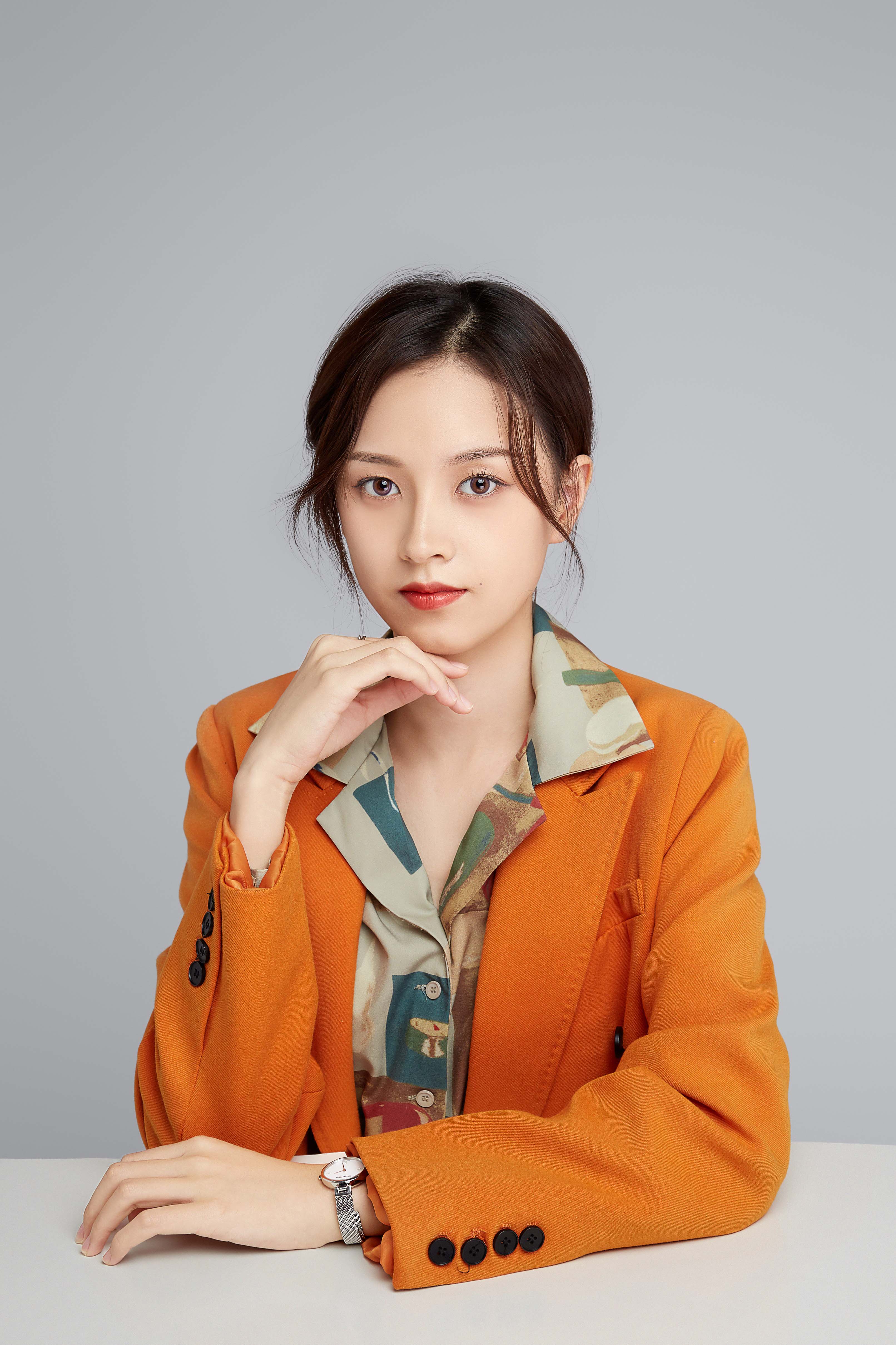粘连英